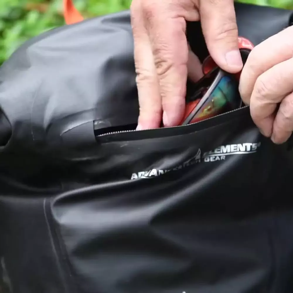 ADVANCED ELEMENTS - Blast22™ Rolltop Pack - Black - AE3509 - LIFE STYLE 2