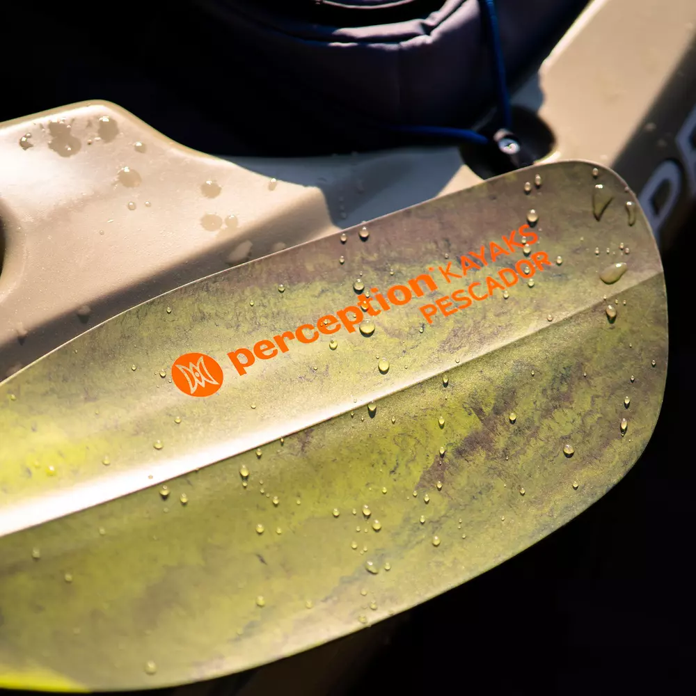 PERCEPTION - Pescador Fishing Kayak Paddle - Green - 8080005 - LIFE STYLE 2