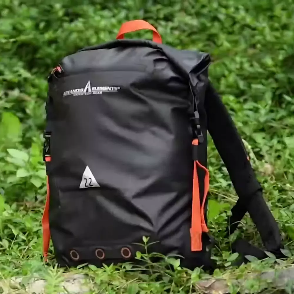 ADVANCED ELEMENTS - Blast22™ Rolltop Pack - Black - AE3509 - LIFE STYLE 1