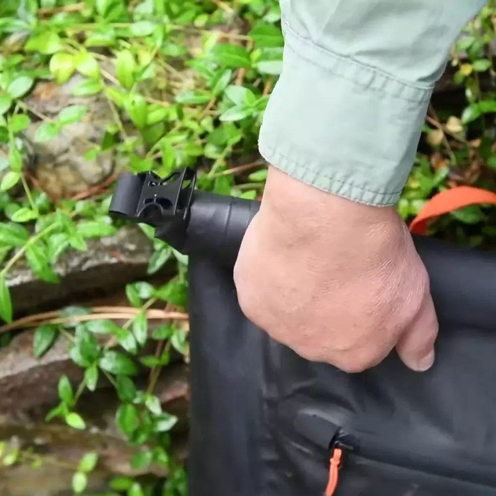 ADVANCED ELEMENTS - Blast22™ Rolltop Pack - Black - AE3509 - LIFE STYLE 3