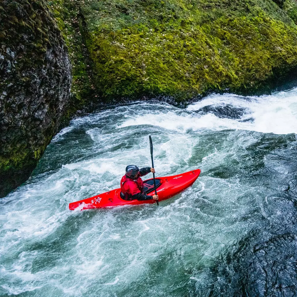 DAGGER - Indra SM/MD Creek Play Whitewater Kayak - Red - 9010974057 - LIFE STYLE 2